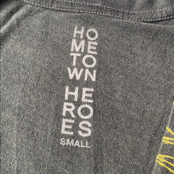 UO T-Shirt - Picture 2 of 3